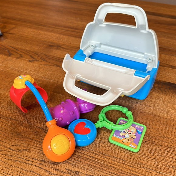 Fisher Price doctor set. GUC. - Picture 3 of 9